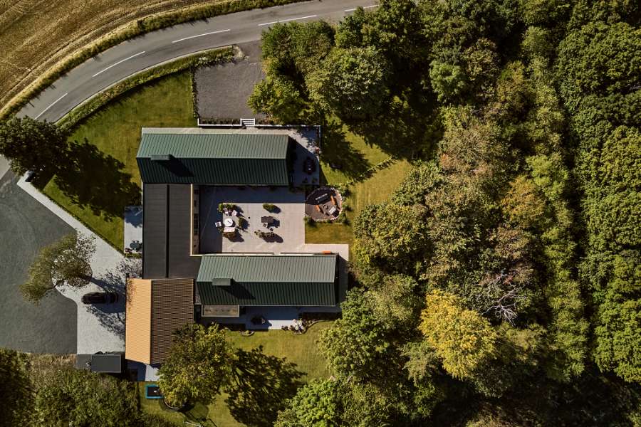 Grønne stålprofiler skaber rammen for familiekollektiv på landet, Ølbyvej 178, 4623 Lille Skensved